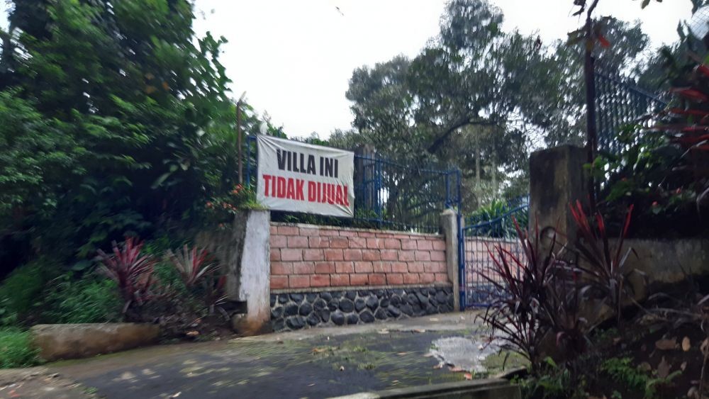 Potret lucu spanduk jual bangunan © berbagai sumber