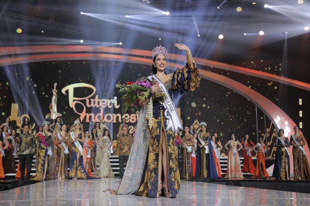 13 Pesona Laksmi De Neefe Suardana, pemenang Puteri Indonesia 2022
