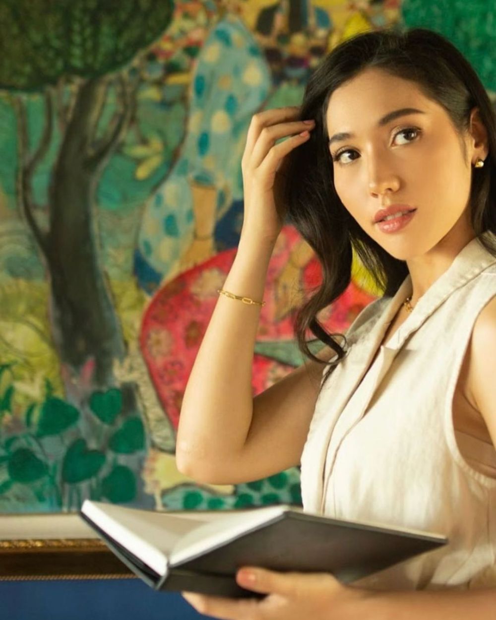 Pesona Laksmi De Neefe Suardana © 2022 Instagram Pesona Laksmi De Neefe Suardana © 2022 Instagram