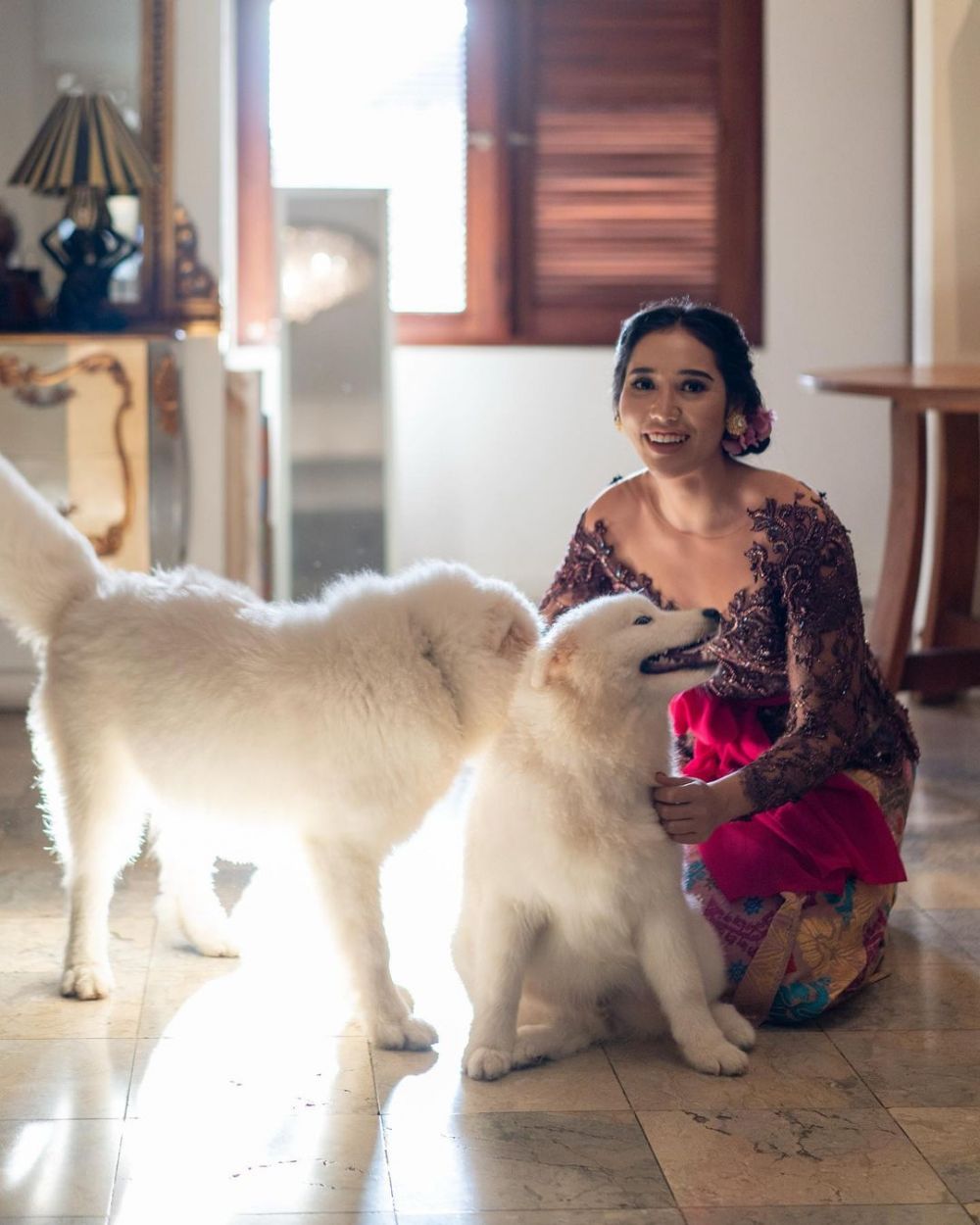 Pesona Laksmi De Neefe Suardana © 2022 Instagram 