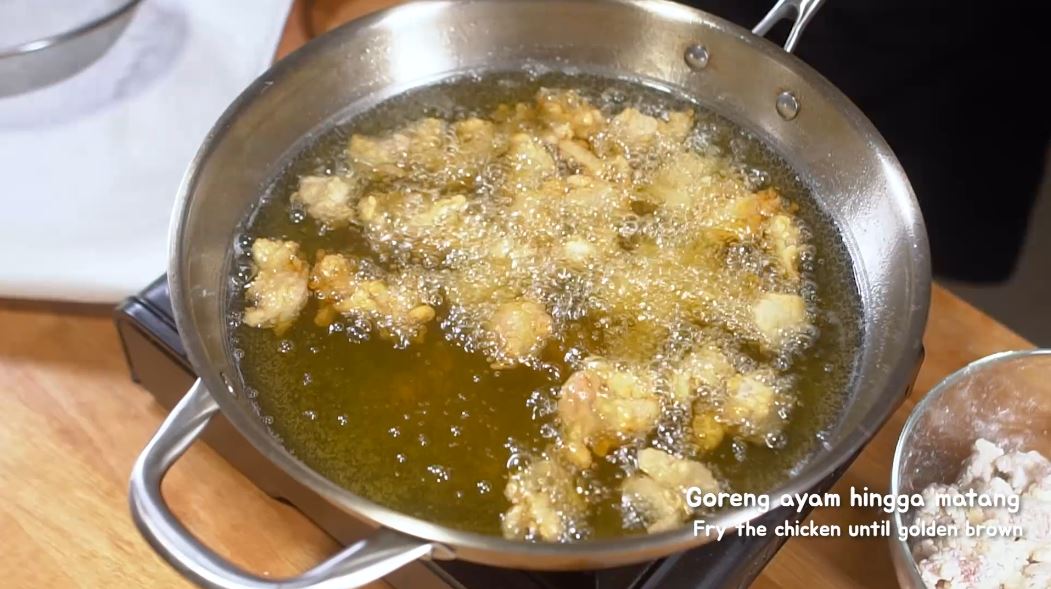 Ayam Goreng Saus Telur Asin