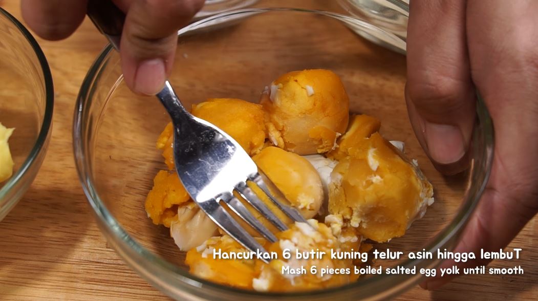 Ayam Goreng Saus Telur Asin