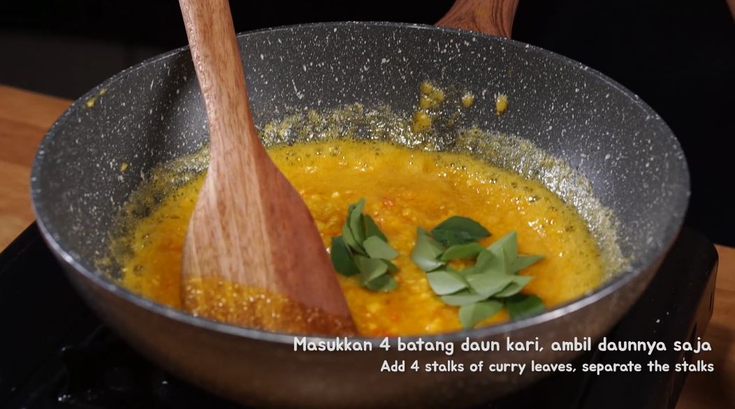 Ayam Goreng Saus Telur Asin