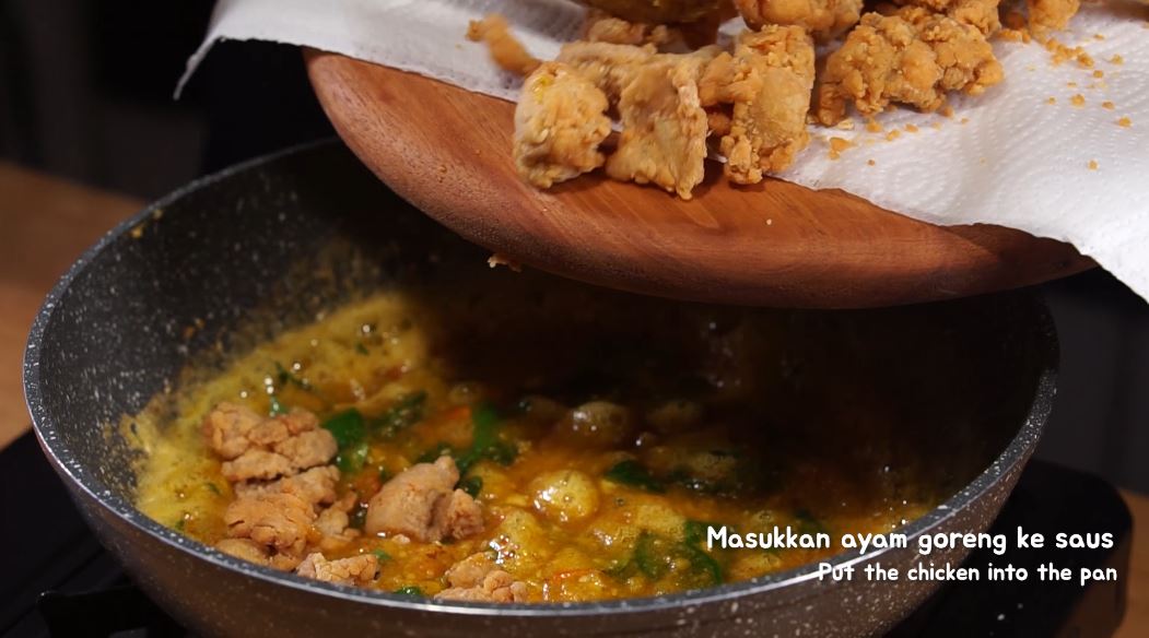 Ayam Goreng Saus Telur Asin