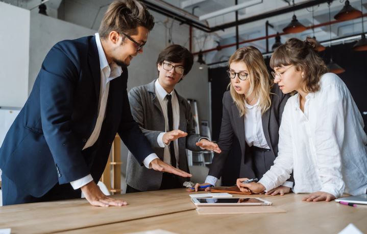 Disintegrasi adalah hilangnya keutuhan © 2022 berbagai sumber Disintegrasi adalah hilangnya keutuhan © 2022 berbagai sumber