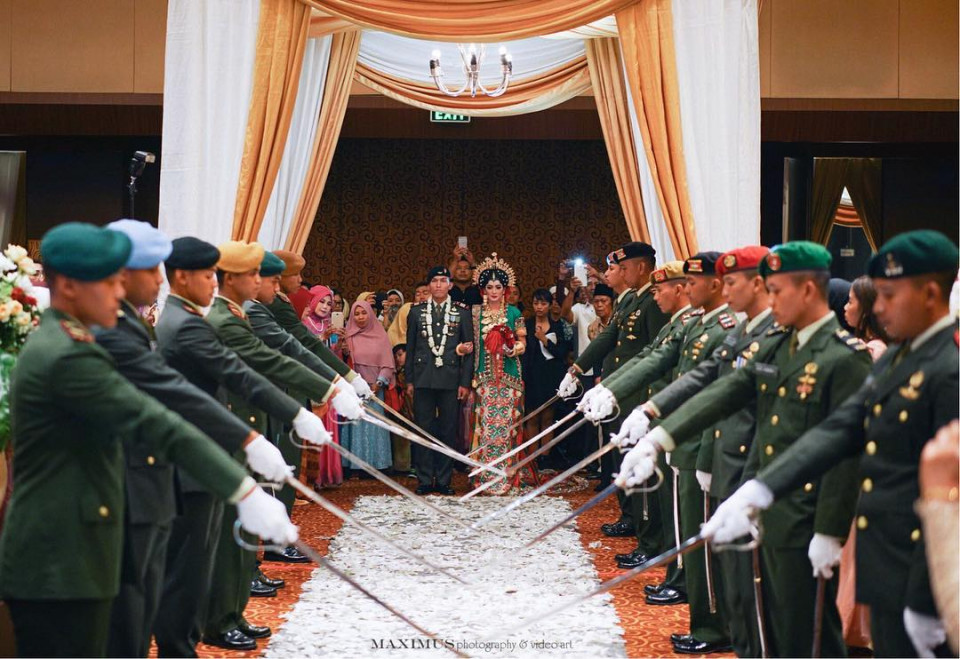 momen pernikahan seleb dipersunting tni © berbagai sumber momen pernikahan seleb dipersunting tni © berbagai sumber