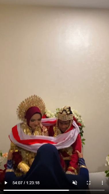 11 Potret pernikahan pesepak bola Witan Sulaeman, pakai adat Bugis