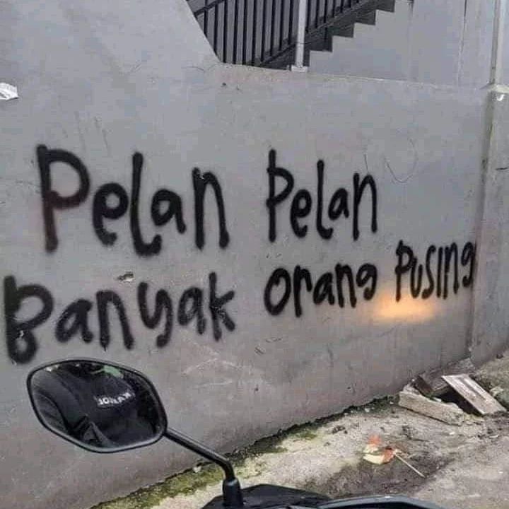 tulisan peringatan pengendara lucu © berbagai sumber