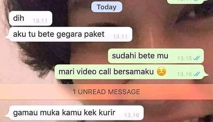 kena skakmat pas chattingan sama pacar © berbagai sumber kena skakmat pas chattingan sama pacar © berbagai sumber