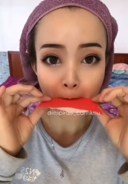 Potret nyeleneh alat makeup © berbagai sumber Potret nyeleneh alat makeup © berbagai sumber