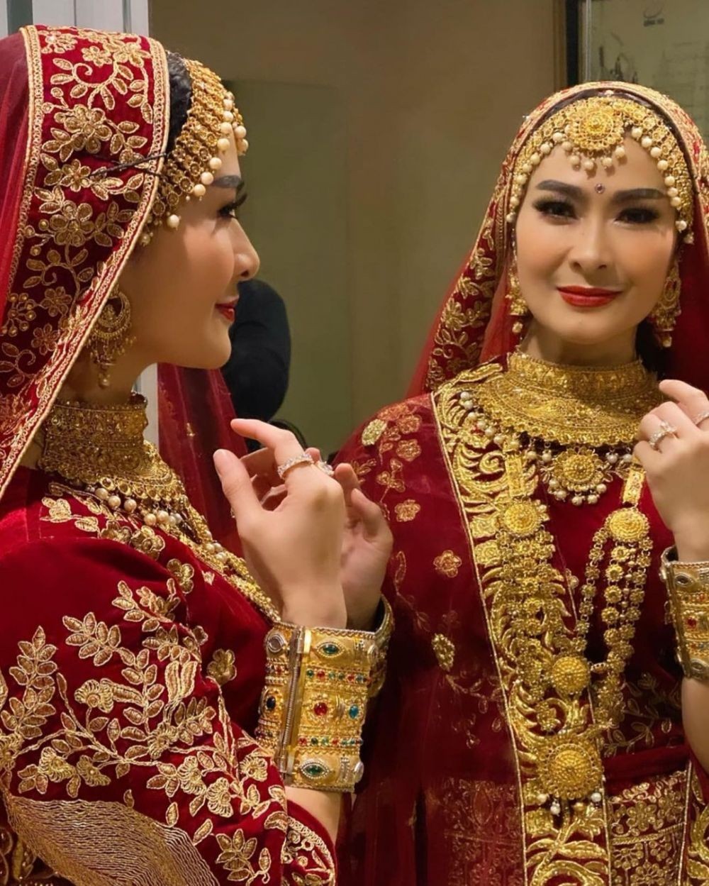 Momen ulang tahun Iis Dahlia ke-50 © berbagai sumber