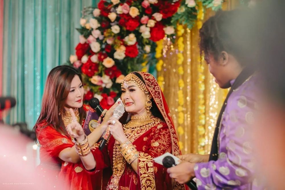 Momen ulang tahun Iis Dahlia ke-50 © berbagai sumber