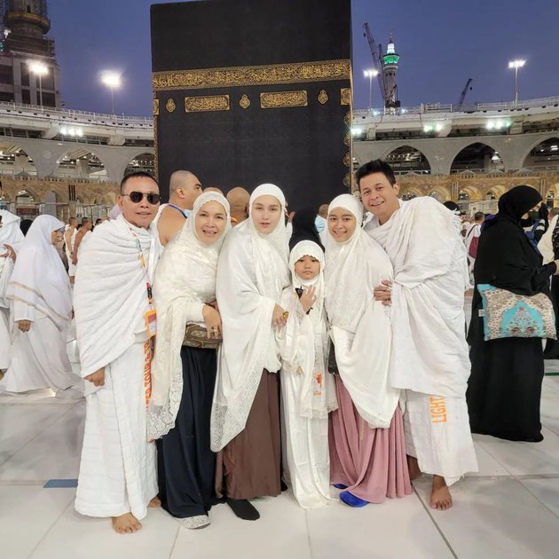 Ayu Ting Ting umrah Berbagai sumber