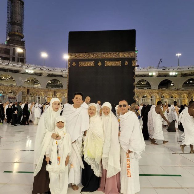 Ayu Ting Ting umrah Berbagai sumber