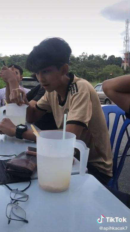 tempat minuman antimainstream © Reddit