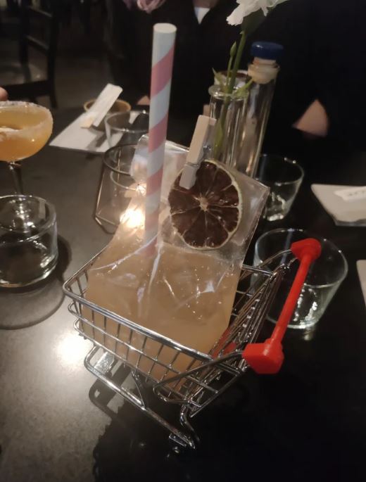 tempat minuman antimainstream © Reddit