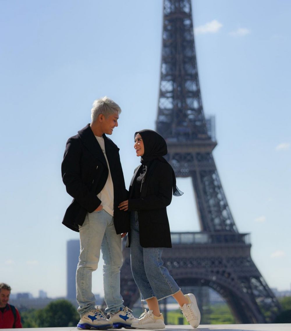 11 Potret liburan Lesty Kejora dan Rizky Billar di Paris, tanpa baby L