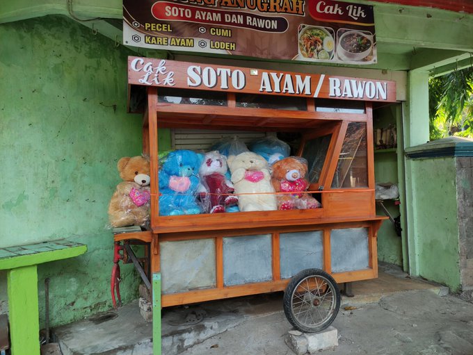 barang dijual tapi salah etalase © berbagai sumber