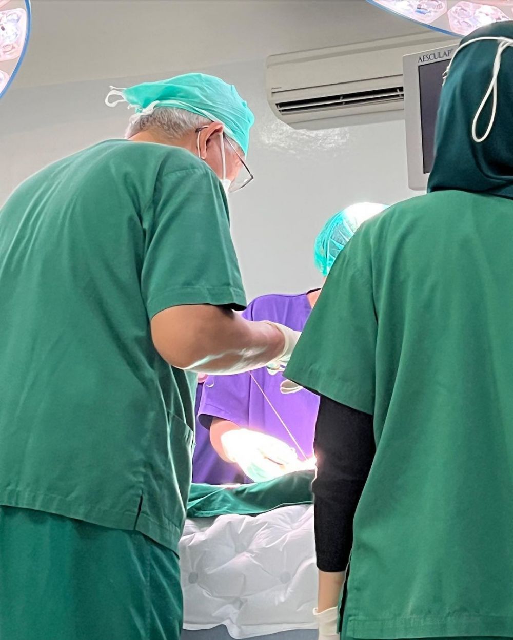 Momen Bella Shofie temani anaknya khitan © Instagram