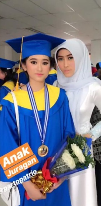 penampilan seleb di wisuda sma © instagram penampilan seleb di wisuda sma © instagram