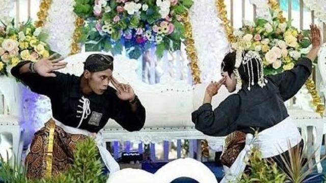 Potret ide baju pengantin yang kelewat kreatif Berbagai sumber