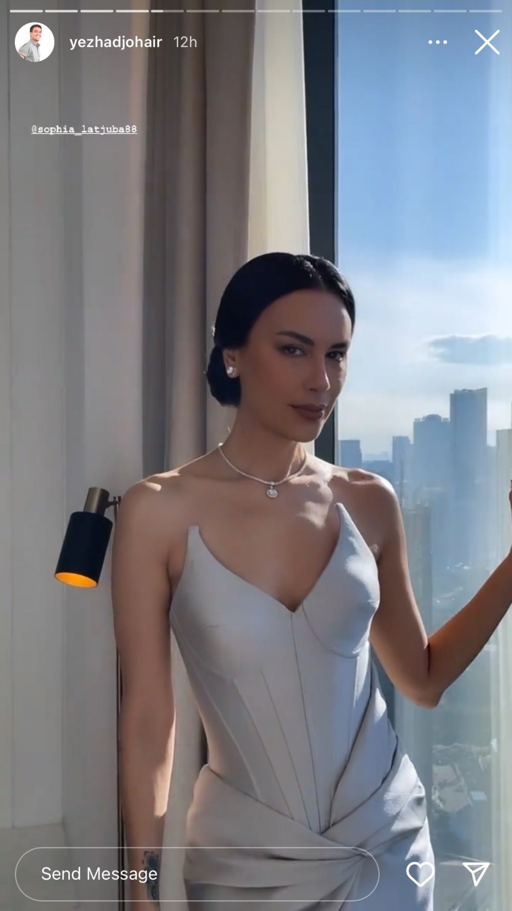 Sophia Latjuba di pernikahan Eva Celia © berbagai sumber