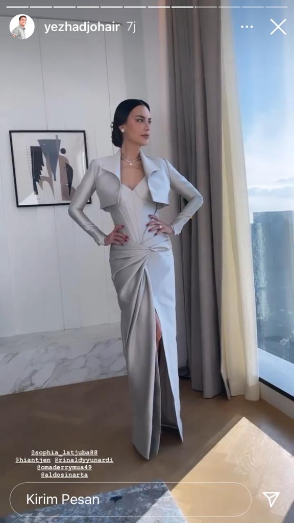 Sophia Latjuba di pernikahan Eva Celia © berbagai sumber