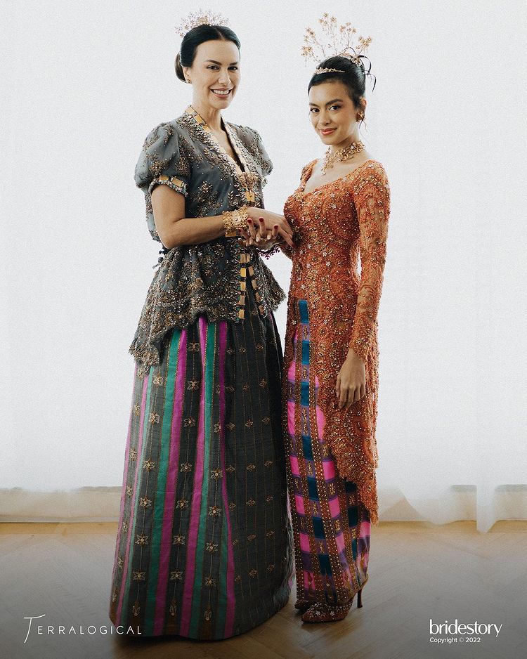 Sophia Latjuba di pernikahan Eva Celia © berbagai sumber