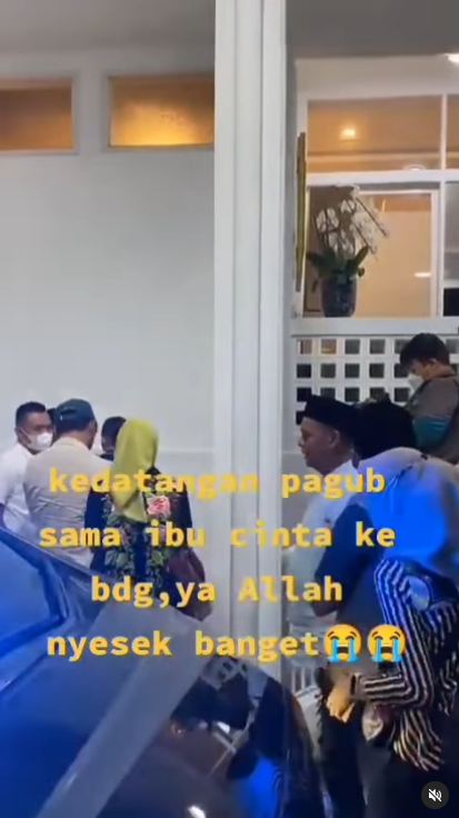 11 Momen Ridwan Kamil tiba di Bandung, siapkan pengajian untuk Eril