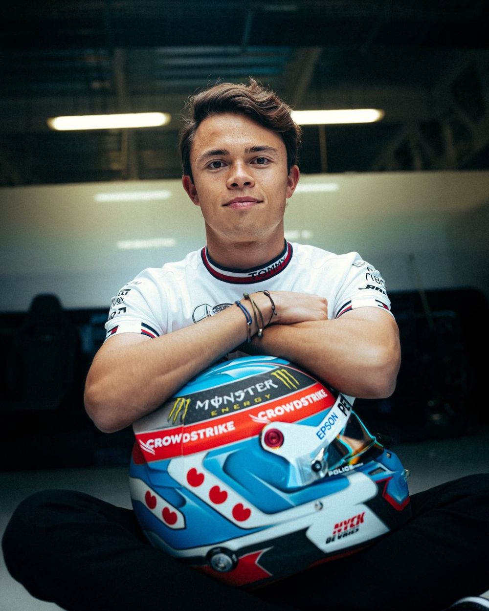 11 Potret Nyck de Vries, pembalap Formula E berdarah Indonesia