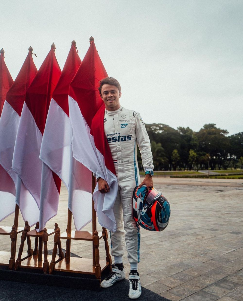 11 Potret Nyck de Vries, pembalap Formula E berdarah Indonesia