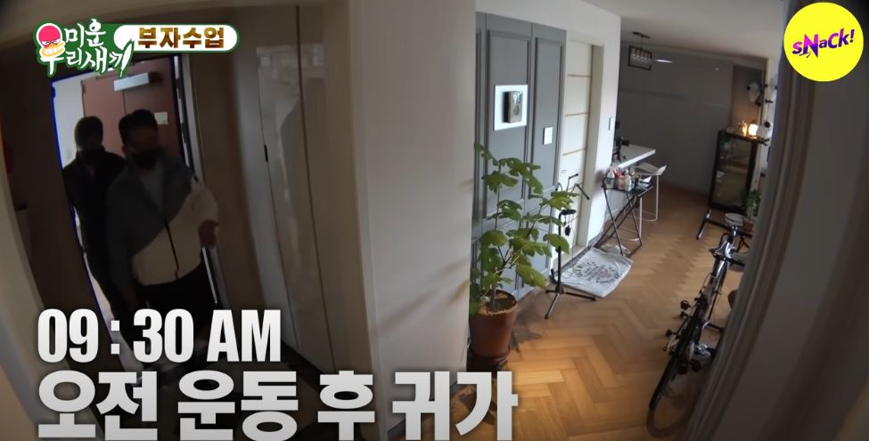 Intip 11 penampakan rumah Choi Siwon, ada jemuran di ruang utama