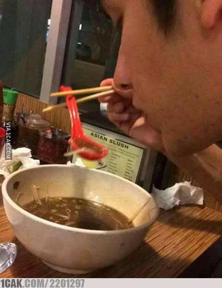 makan elegan tapi malah bikin ketawa © berbagai sumber