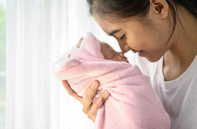 7 Arti mimpi melahirkan anak perempuan menurut primbon