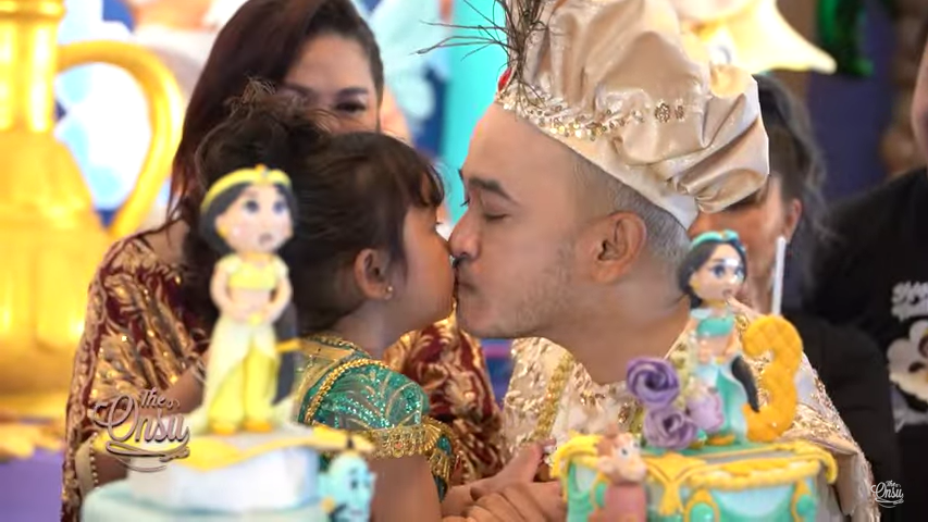 Momen ultah Thalia Onsu ke-7 Berbagai sumber Momen ultah Thalia Onsu ke-7 Berbagai sumber