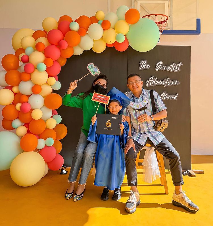 penyanyi dampingi anak wisuda TK © berbagai sumber