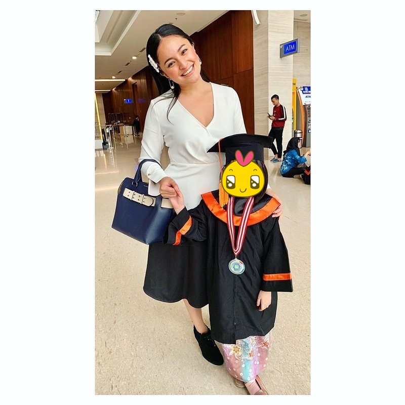 penyanyi dampingi anak wisuda TK © berbagai sumber