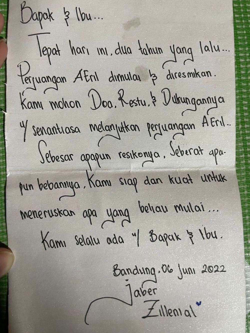 potret Eril saat jadi relawan © Twitter/@ata_lia