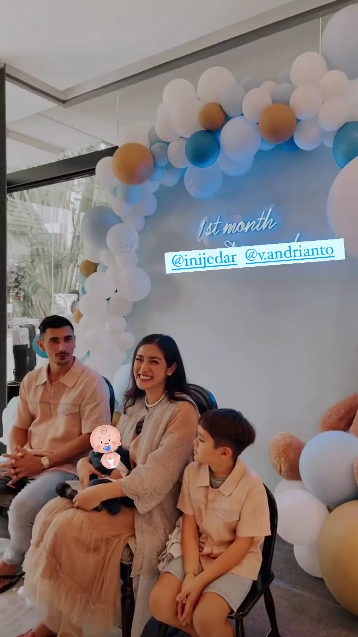 perayaan satu bulan anak jedar © instagram