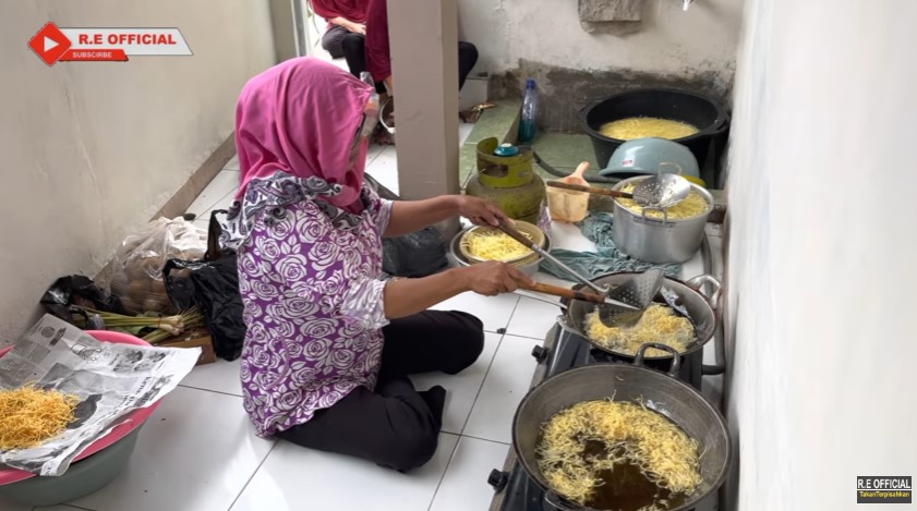 Momen akikah anak kedua Ega dan Rafly © YouTube