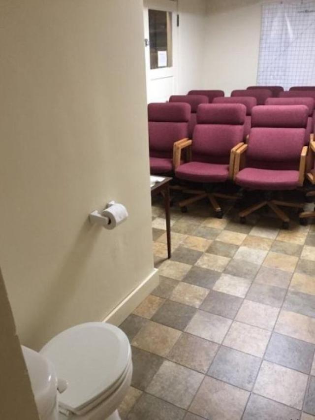 potret toilet di tempat tak biasa © berbagai sumber