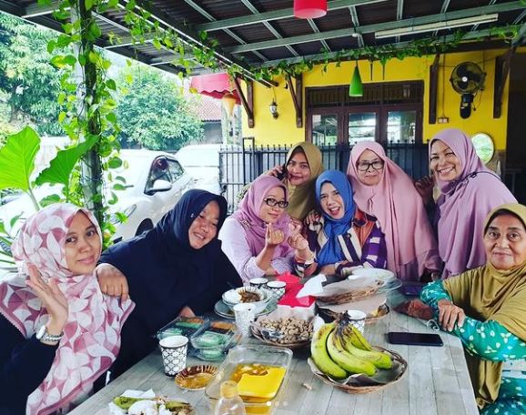 Rohimah buka warung makan Berbagai sumber