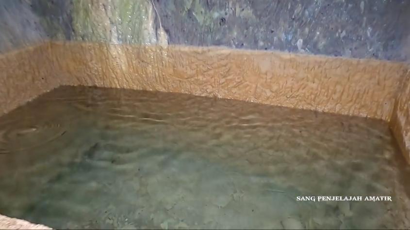 potret rumah dari batu raksasa © YouTube/Sang Penjelajah Amatir