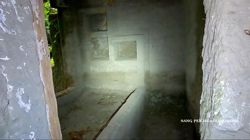 potret rumah dari batu raksasa © YouTube/Sang Penjelajah Amatir