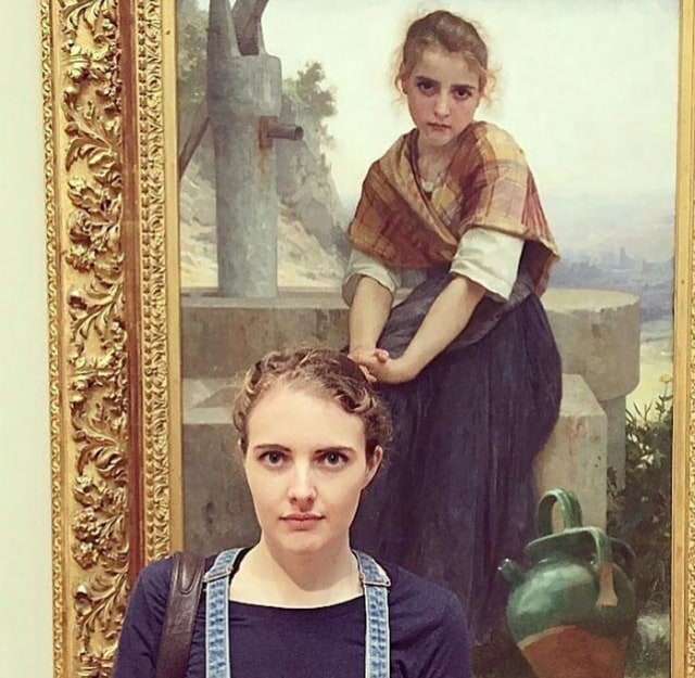 15 Momen tak terduga orang bertemu 'kembaran' di museum, mirip pol