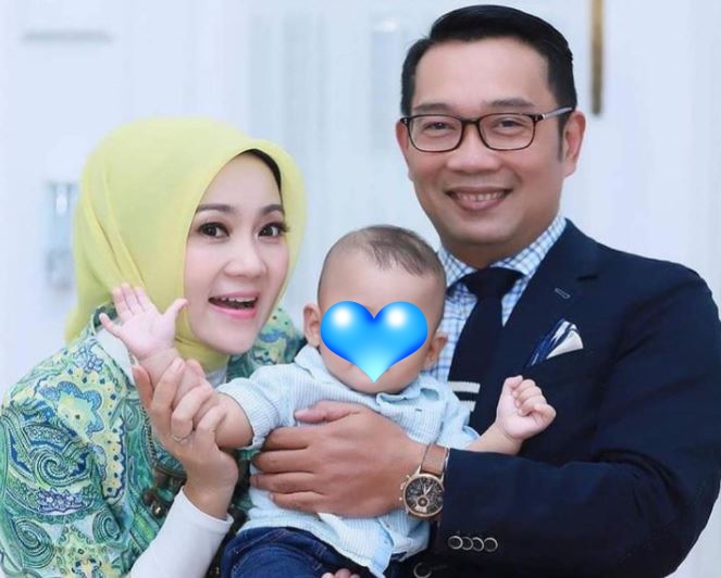 Ridwan Kamil momong Arkana Berbagai sumber