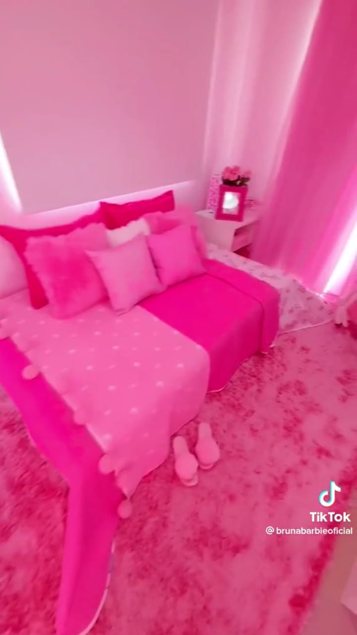 penampakan rumah pink penggemar barbie © TikTok