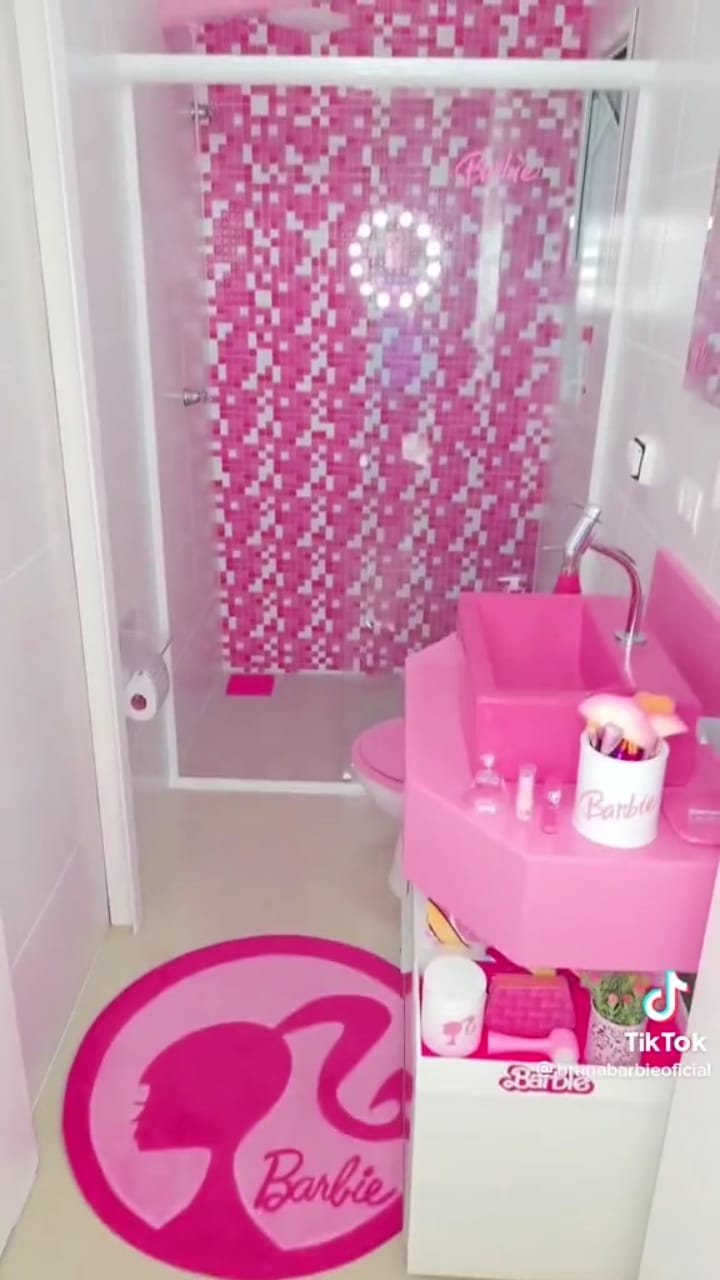 penampakan rumah pink penggemar barbie © TikTok