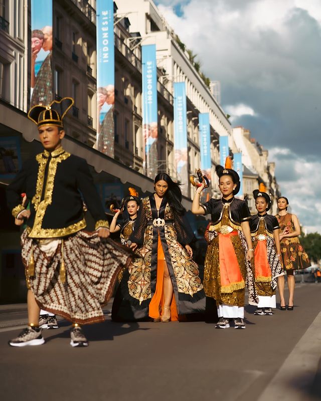 11 Potret Anggun 11 Potret Anggun