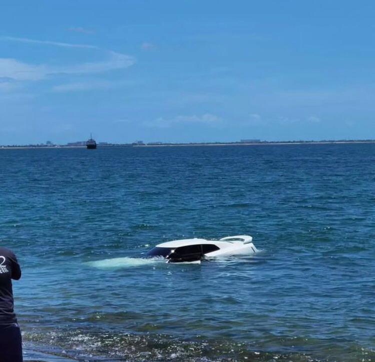 benda masuk air apes banget © berbagai sumber benda masuk air apes banget © berbagai sumber